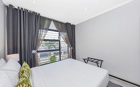 Urban Oasis - 3 Bedroom Home